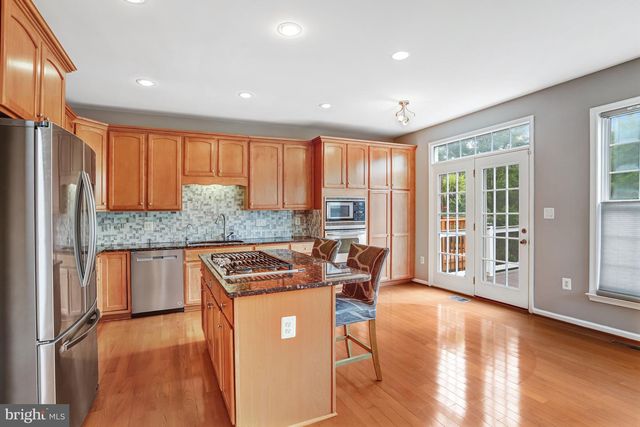 2463 SILK CT, Herndon, VA 20171