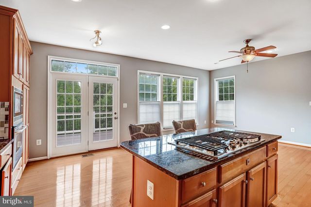 2463 SILK CT, Herndon, VA 20171