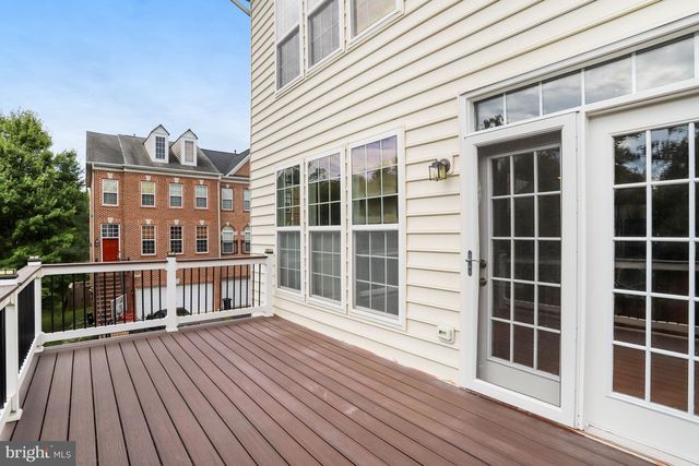2463 SILK CT, Herndon, VA 20171
