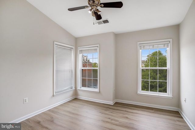 2463 SILK CT, Herndon, VA 20171