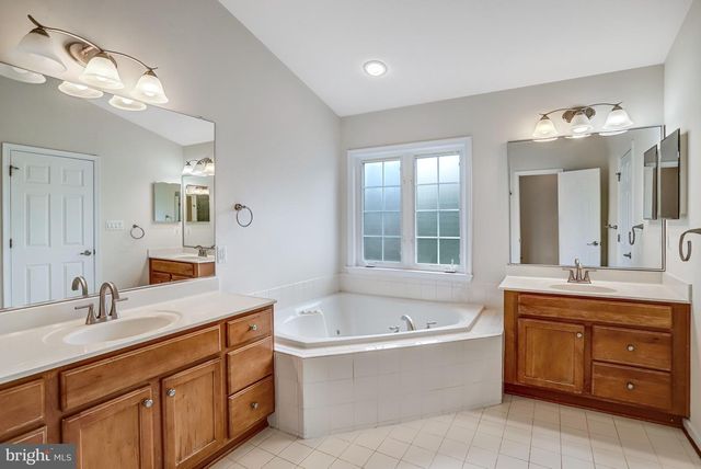 2463 SILK CT, Herndon, VA 20171