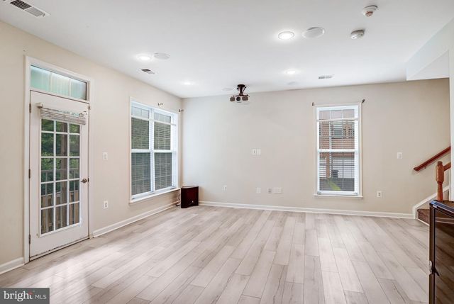 2463 SILK CT, Herndon, VA 20171