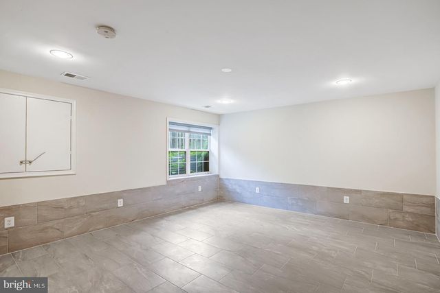 2463 SILK CT, Herndon, VA 20171