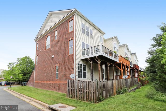 2463 SILK CT, Herndon, VA 20171