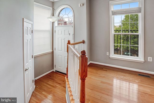 2463 SILK CT, Herndon, VA 20171