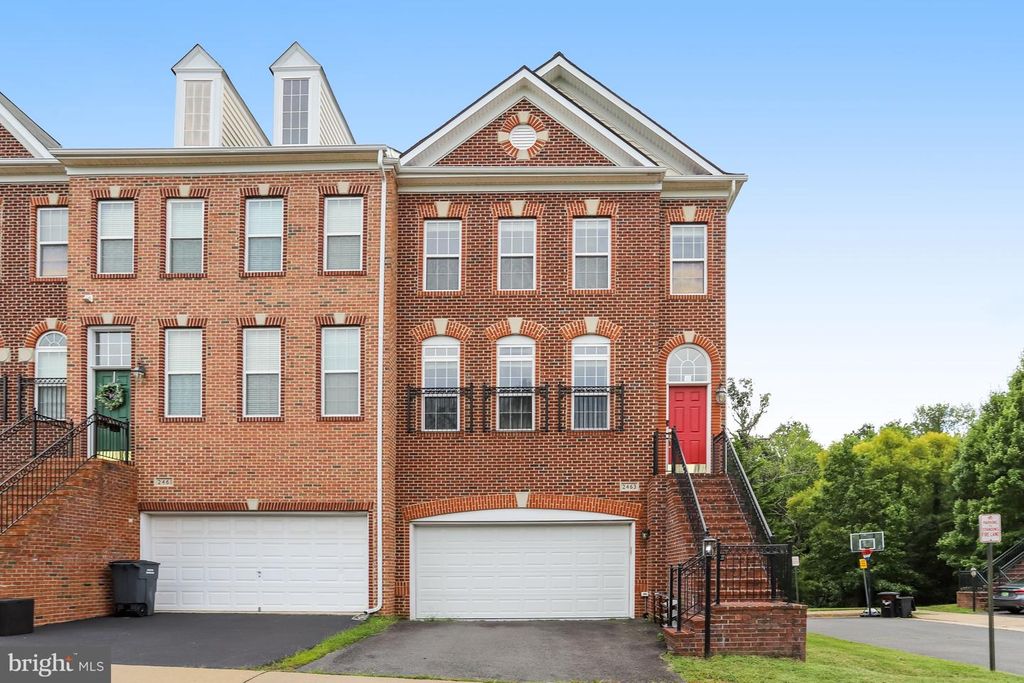 2463 SILK CT, Herndon, VA 20171