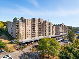 2160 Greentree Rd 801W, Scott Twp, PA 15220