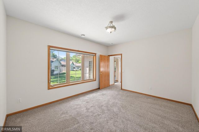 6801 24th Street N, Oakdale, MN 55128