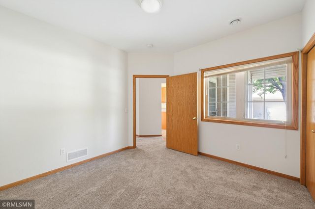 6801 24th Street N, Oakdale, MN 55128
