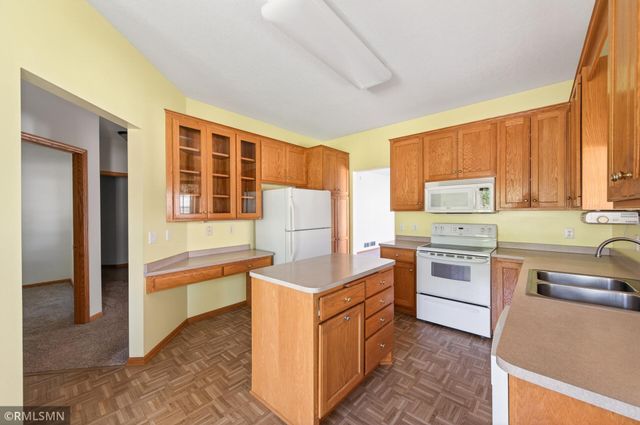 6801 24th Street N, Oakdale, MN 55128