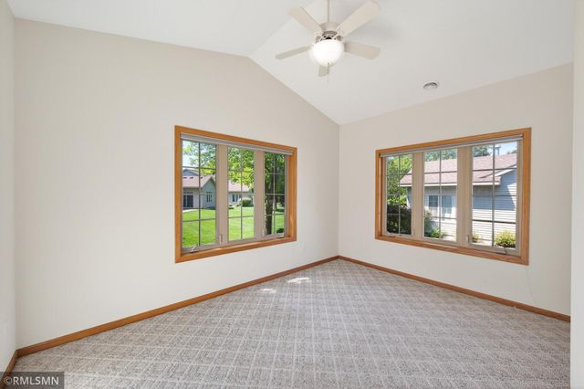 6801 24th Street N, Oakdale, MN 55128