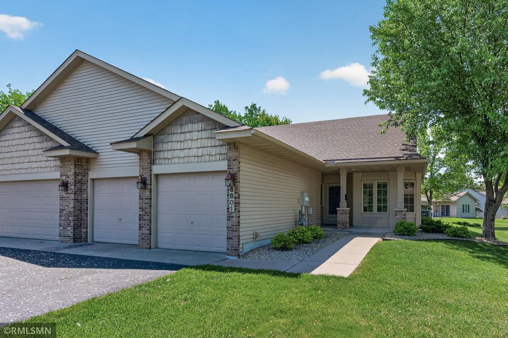 6801 24th Street N, Oakdale, MN 55128