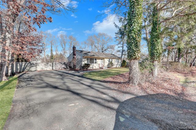 57 Middle Island Road, Medford, NY 11763