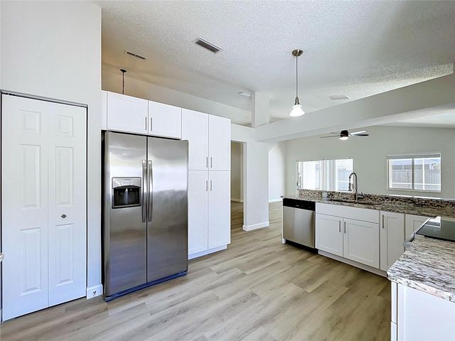 11027 STREAMSIDE DRIVE, Tampa, FL 33624