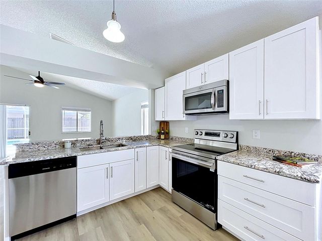 11027 STREAMSIDE DRIVE, Tampa, FL 33624