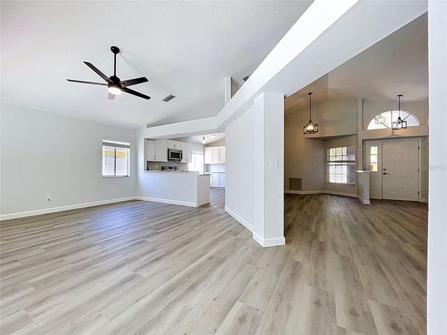 11027 STREAMSIDE DRIVE, Tampa, FL 33624