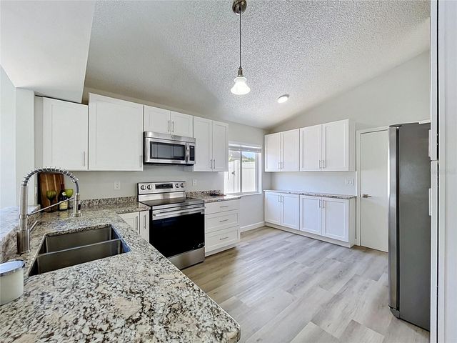 11027 STREAMSIDE DRIVE, Tampa, FL 33624