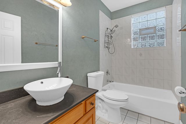 6442 N Mozart Street 1, Chicago, IL 60645