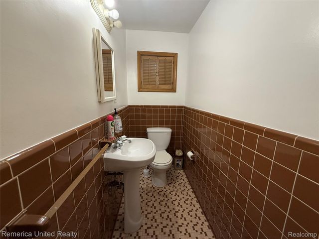 28231 Farmington Road, Farmington Hills, MI 48334