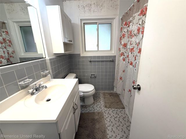 28231 Farmington Road, Farmington Hills, MI 48334