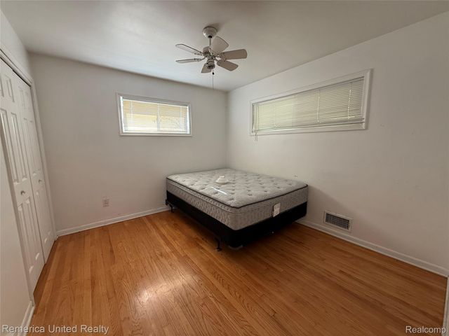 28231 Farmington Road, Farmington Hills, MI 48334