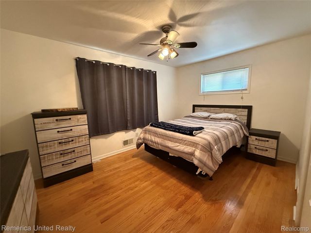 28231 Farmington Road, Farmington Hills, MI 48334