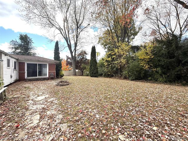 28231 Farmington Road, Farmington Hills, MI 48334
