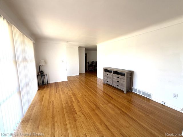 28231 Farmington Road, Farmington Hills, MI 48334