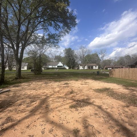 506 E Paschal Street, Troup, TX 75789