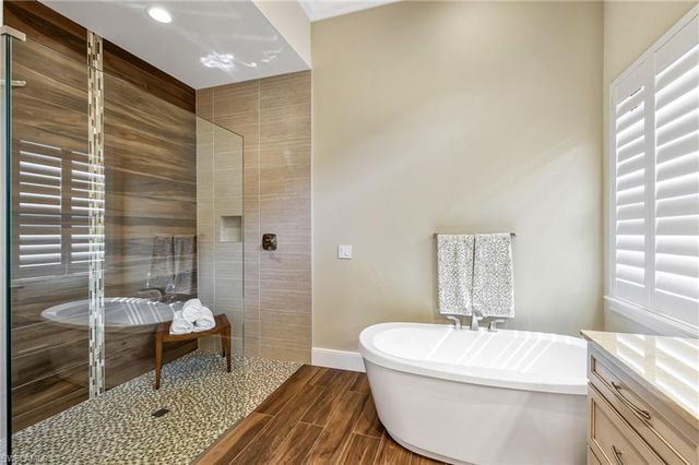 11821 Via Cassina CT, Miromar Lakes, FL 33913