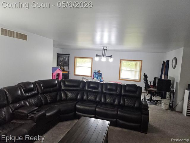 8150 Runyan Lake Road, Fenton, MI 48430