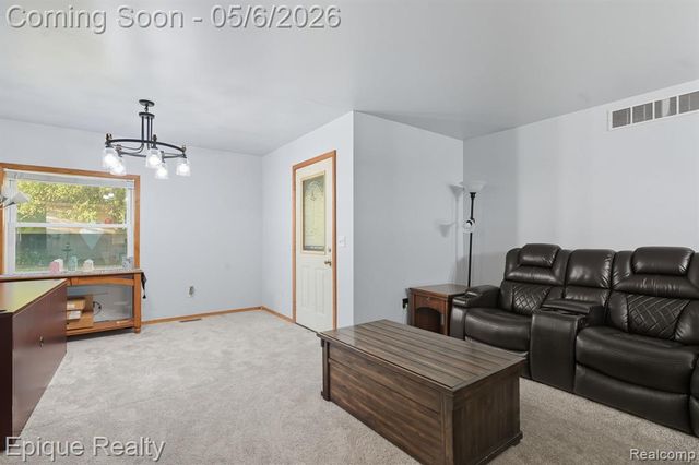 8150 Runyan Lake Road, Fenton, MI 48430