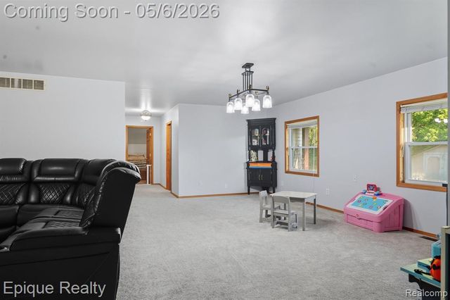 8150 Runyan Lake Road, Fenton, MI 48430