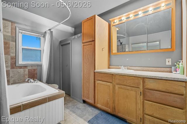 8150 Runyan Lake Road, Fenton, MI 48430