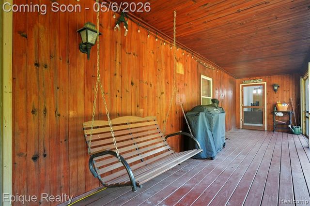 8150 Runyan Lake Road, Fenton, MI 48430