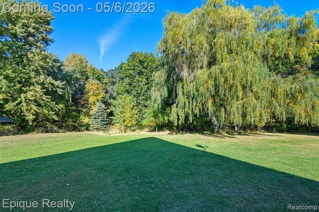 8150 Runyan Lake Road, Fenton, MI 48430