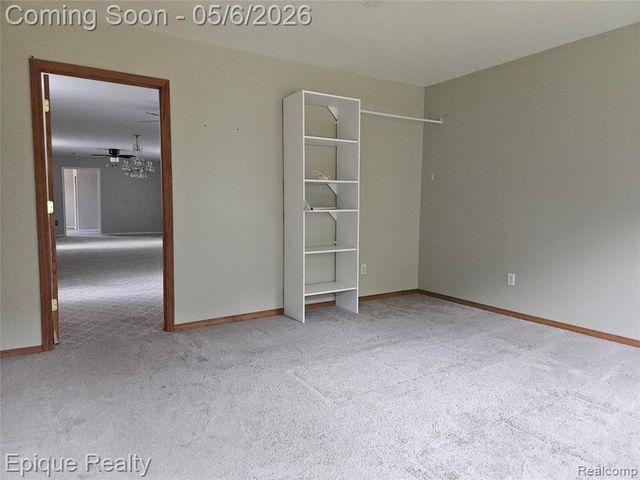 8150 Runyan Lake Road, Fenton, MI 48430