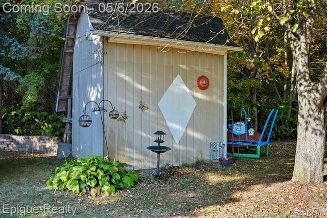 8150 Runyan Lake Road, Fenton, MI 48430