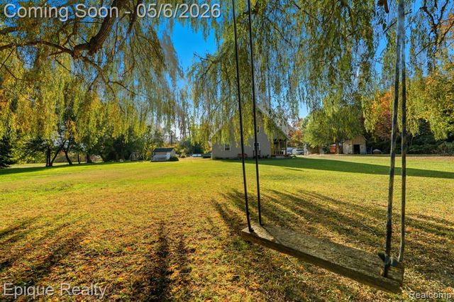 8150 Runyan Lake Road, Fenton, MI 48430