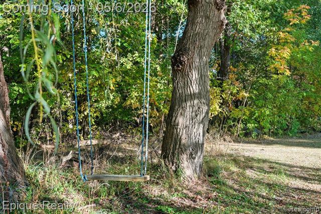 8150 Runyan Lake Road, Fenton, MI 48430