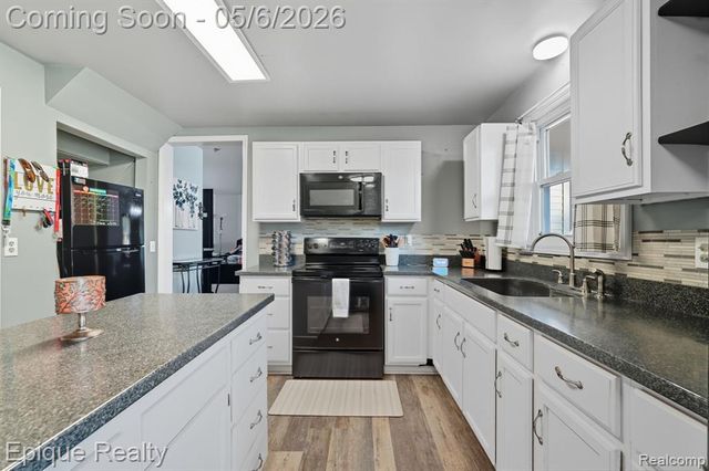 8150 Runyan Lake Road, Fenton, MI 48430