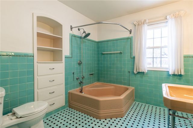 2810 Main Street, Buffalo, NY 14214