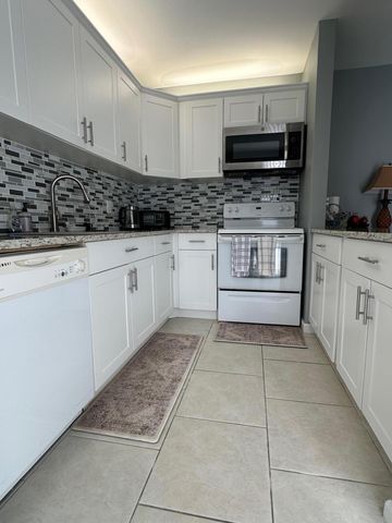 304 Miramar Lane C4, Palm Beach Gardens, FL 33410