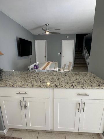 304 Miramar Lane C4, Palm Beach Gardens, FL 33410