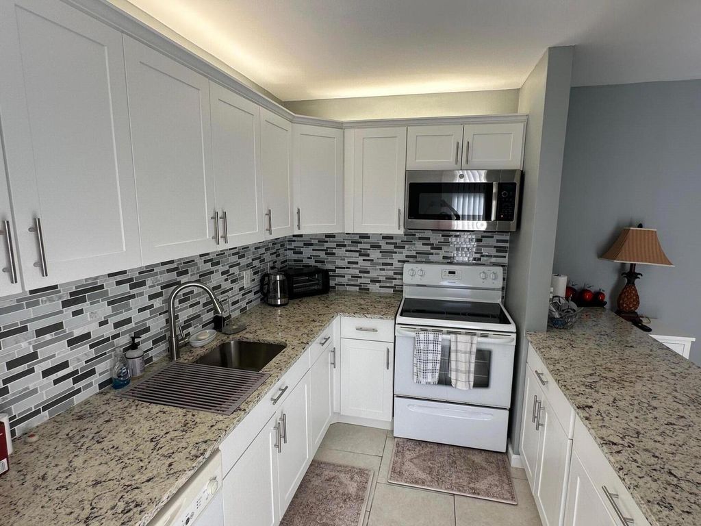 304 Miramar Lane C4, Palm Beach Gardens, FL 33410