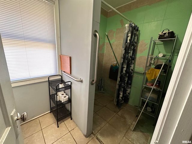 3521 SW ADAMS Street, Peoria, IL 61605