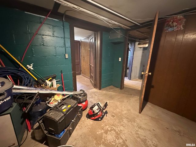 3521 SW ADAMS Street, Peoria, IL 61605