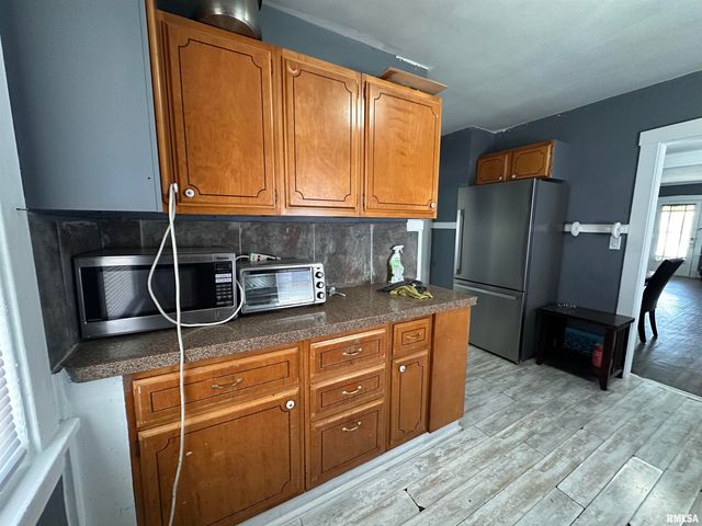 3521 SW ADAMS Street, Peoria, IL 61605