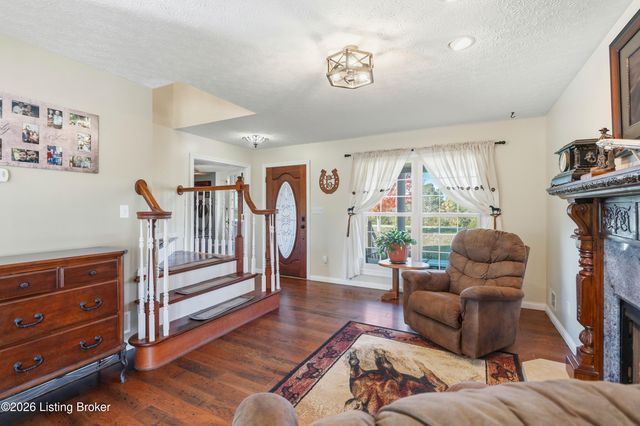 75 Sunset Farm Rd, Coxs Creek, KY 40013