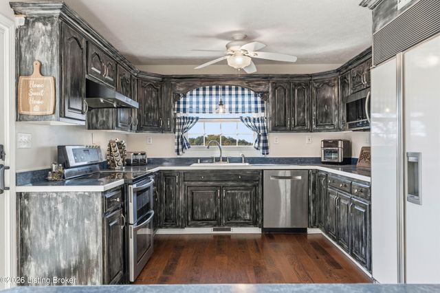 75 Sunset Farm Rd, Coxs Creek, KY 40013